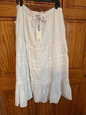 Jennifer & Grace White Embroidered Tiered Maxi Skirt with Pockets